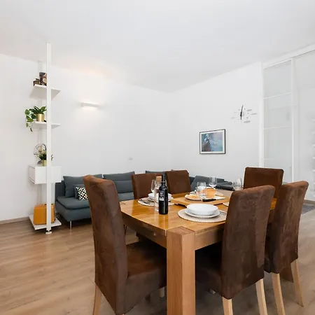 Appartement Sarca 41 *